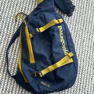 Patagonia sling bag, like new